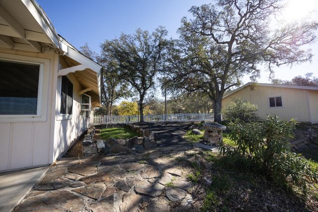41443 Roaring River Court, Coarsegold, CA 93614