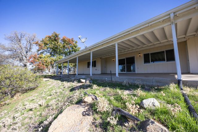 41443 Roaring River Court, Coarsegold, CA 93614