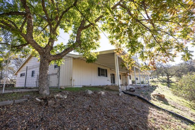 41443 Roaring River Court, Coarsegold, CA 93614