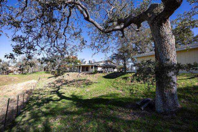 41443 Roaring River Court, Coarsegold, CA 93614