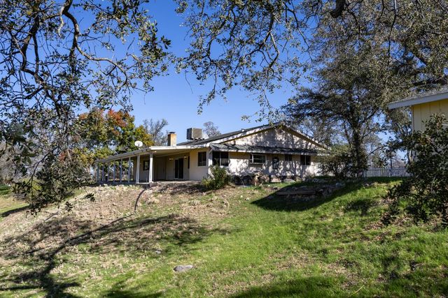 41443 Roaring River Court, Coarsegold, CA 93614