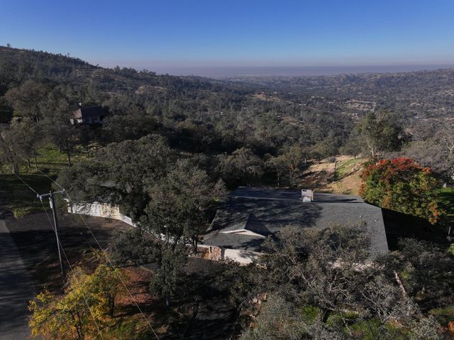 41443 Roaring River Court, Coarsegold, CA 93614