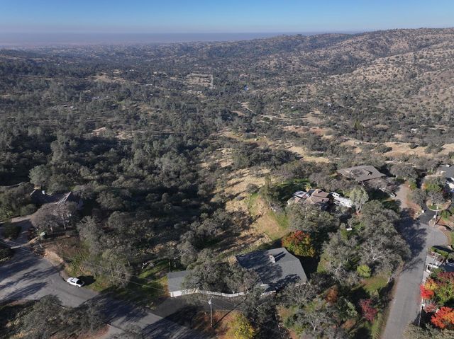 41443 Roaring River Court, Coarsegold, CA 93614
