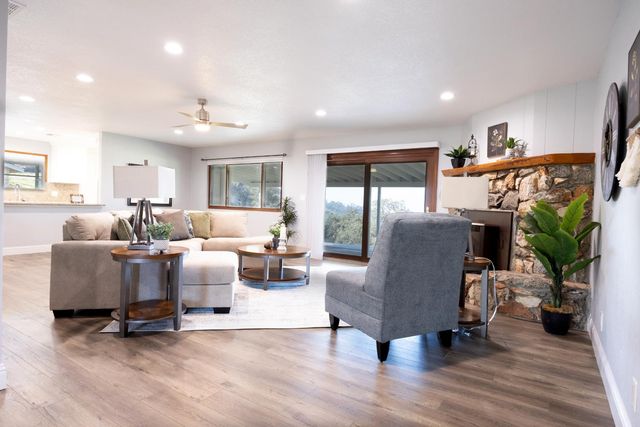 41443 Roaring River Court, Coarsegold, CA 93614