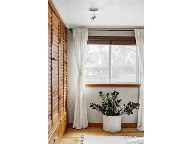 5556 S Elmwood St, Littleton, CO 80120