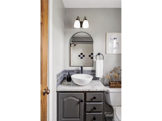 5556 S Elmwood St, Littleton, CO 80120