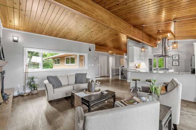 2666 Keller Parkway, Maplewood, MN 55109