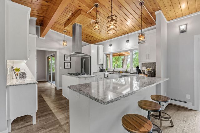 2666 Keller Parkway, Maplewood, MN 55109