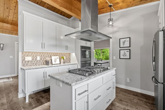 2666 Keller Parkway, Maplewood, MN 55109