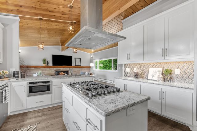 2666 Keller Parkway, Maplewood, MN 55109