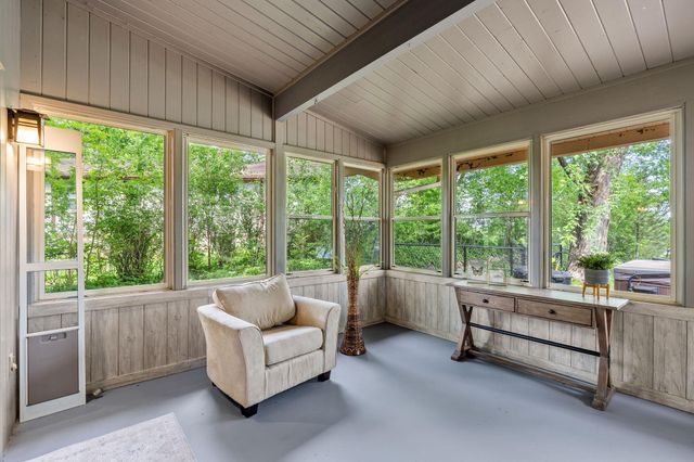 2666 Keller Parkway, Maplewood, MN 55109