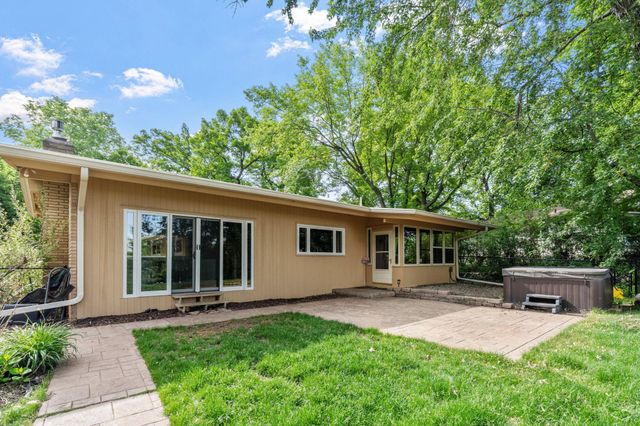 2666 Keller Parkway, Maplewood, MN 55109