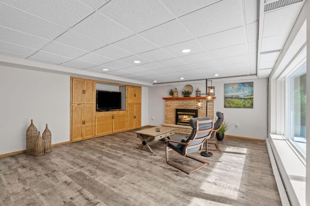 2666 Keller Parkway, Maplewood, MN 55109