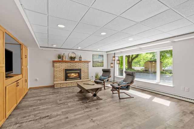 2666 Keller Parkway, Maplewood, MN 55109