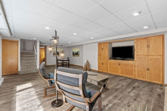 2666 Keller Parkway, Maplewood, MN 55109