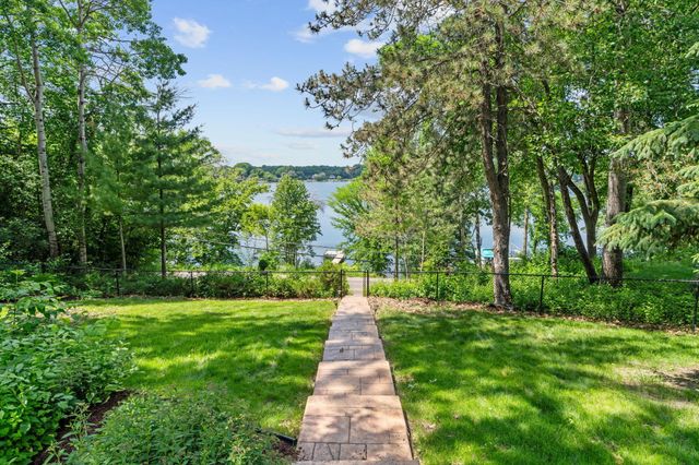 2666 Keller Parkway, Maplewood, MN 55109