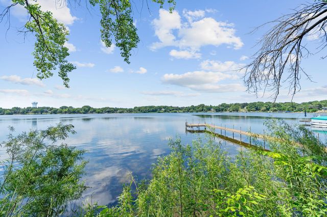 2666 Keller Parkway, Maplewood, MN 55109