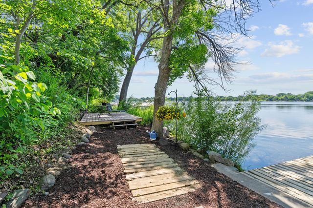 2666 Keller Parkway, Maplewood, MN 55109