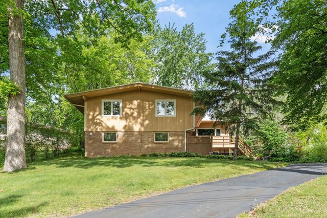 2666 Keller Parkway, Maplewood, MN 55109