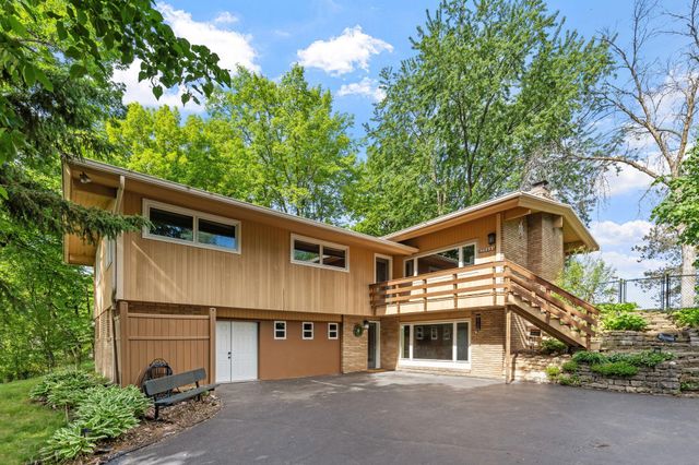2666 Keller Parkway, Maplewood, MN 55109