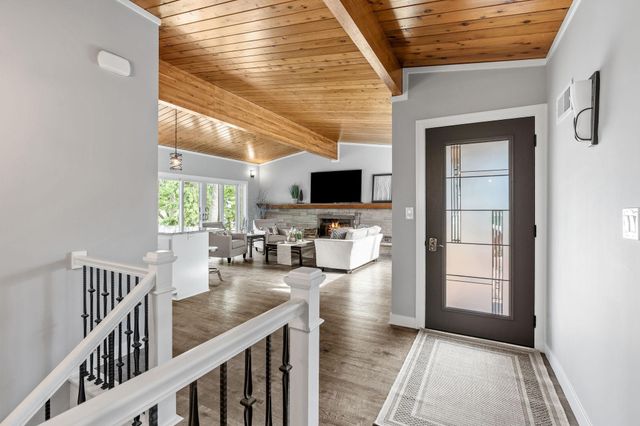 2666 Keller Parkway, Maplewood, MN 55109
