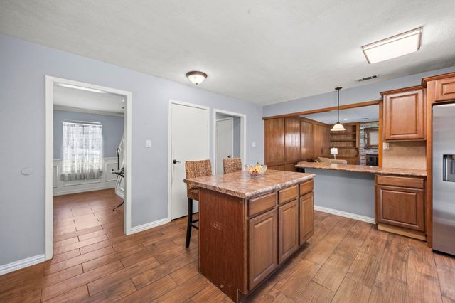 2142 Parkdale Drive, Houston, TX 77339