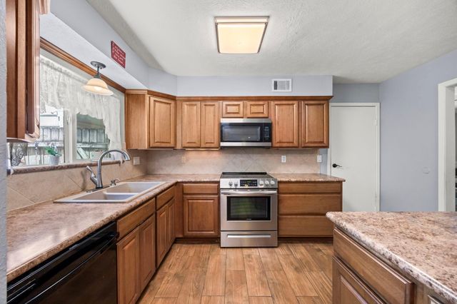2142 Parkdale Drive, Houston, TX 77339