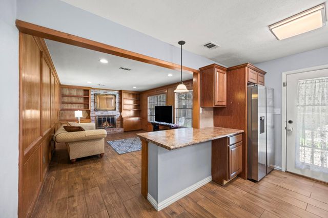 2142 Parkdale Drive, Houston, TX 77339