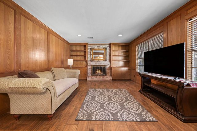 2142 Parkdale Drive, Houston, TX 77339