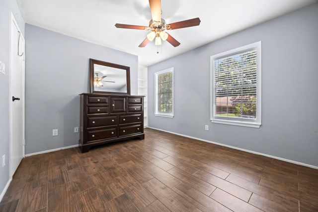 2142 Parkdale Drive, Houston, TX 77339