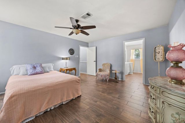 2142 Parkdale Drive, Houston, TX 77339