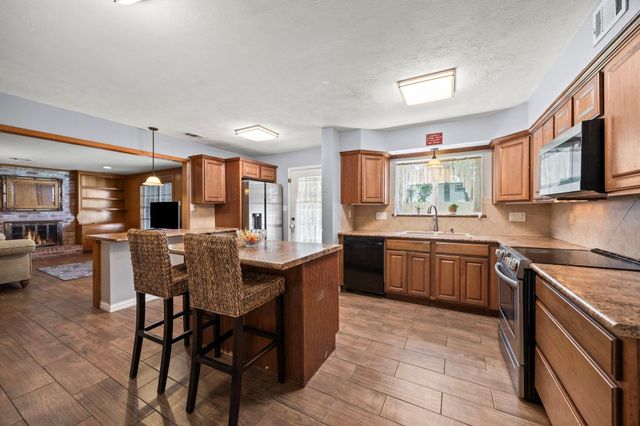 2142 Parkdale Drive, Houston, TX 77339