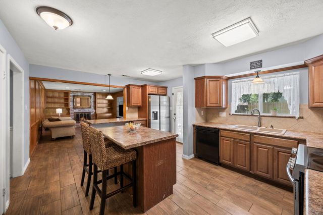 2142 Parkdale Drive, Houston, TX 77339