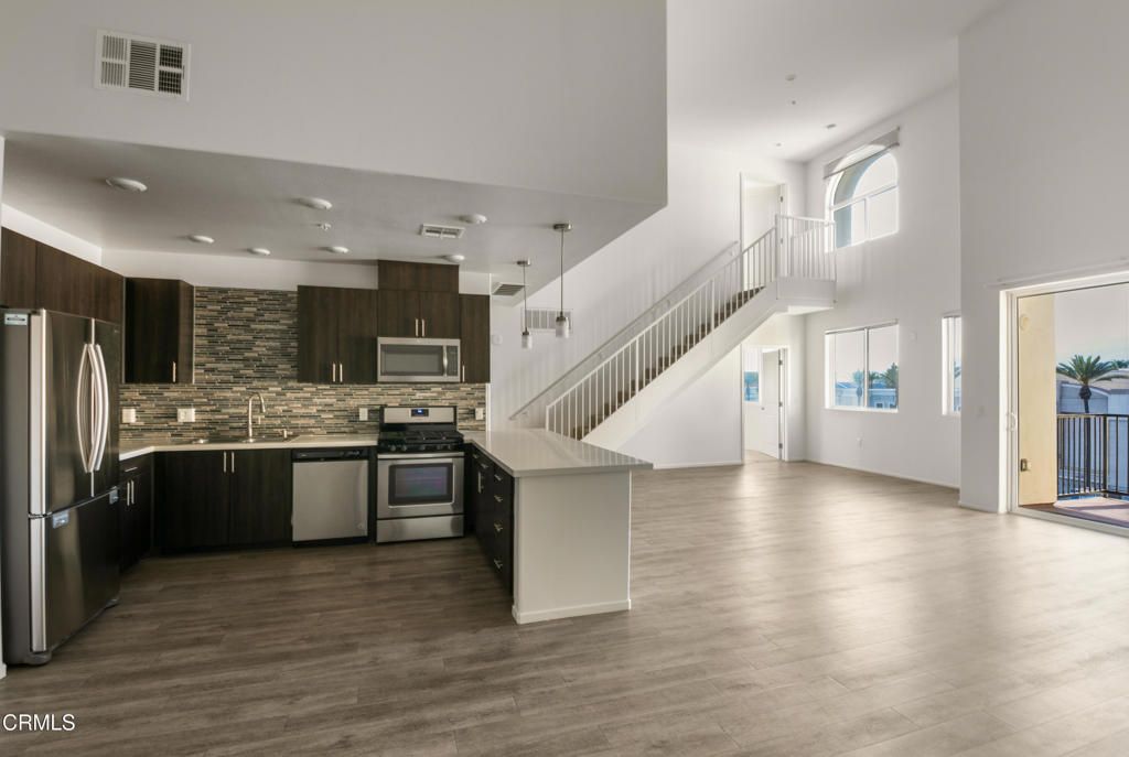 124 W Colorado Street 504, Glendale, CA 91204 — photo 2