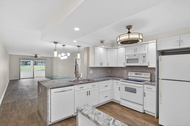 3203 Portofino Point M1, Coconut Creek, FL 33066