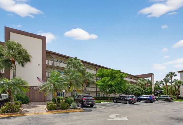 3203 Portofino Point M1, Coconut Creek, FL 33066