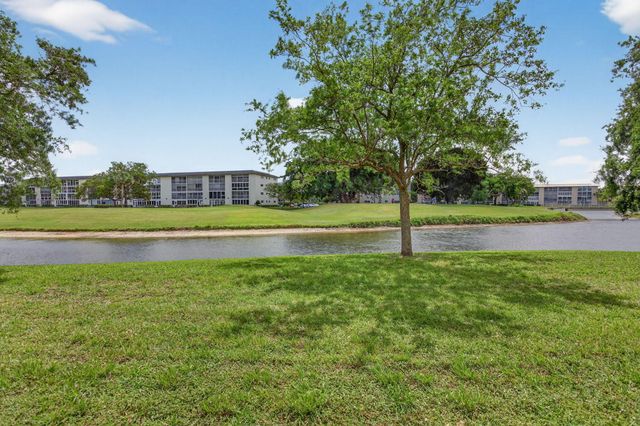 3203 Portofino Point M1, Coconut Creek, FL 33066