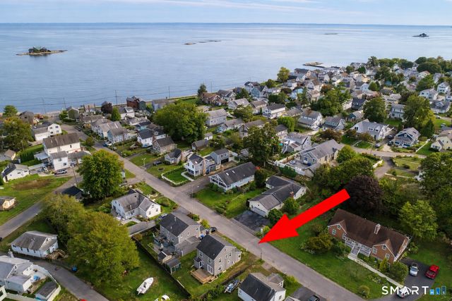 42 Waverly Road, Branford, CT 06405