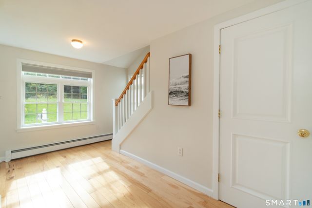 42 Waverly Road, Branford, CT 06405