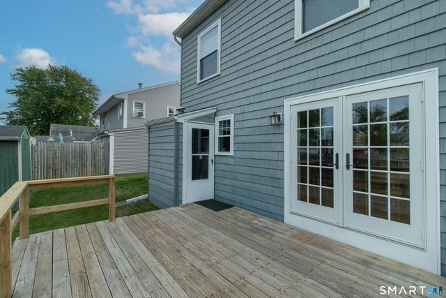 42 Waverly Road, Branford, CT 06405