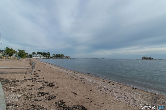 42 Waverly Road, Branford, CT 06405