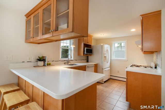 42 Waverly Road, Branford, CT 06405