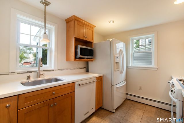 42 Waverly Road, Branford, CT 06405