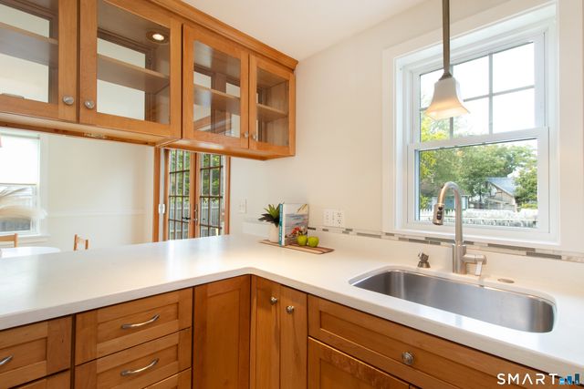 42 Waverly Road, Branford, CT 06405