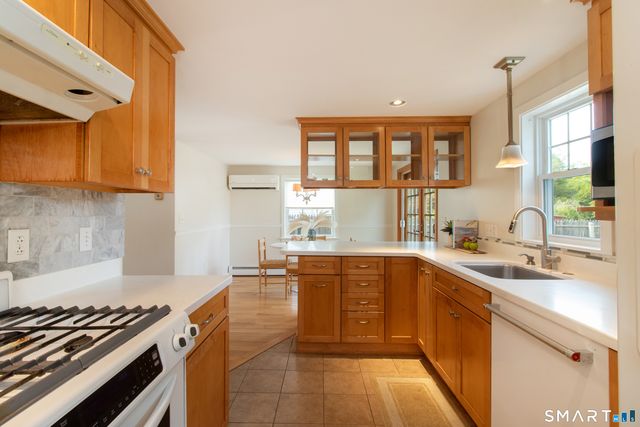 42 Waverly Road, Branford, CT 06405