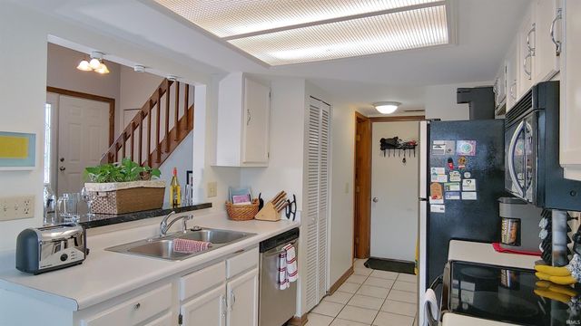 6212 Sawmill Woods Drive, Fort Wayne, IN 46835