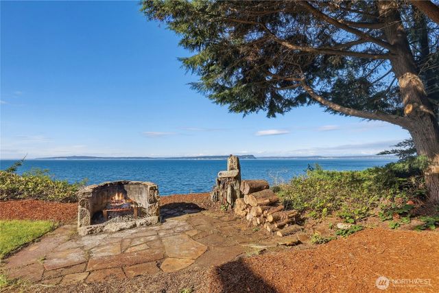3996 NE Twin Spits Road, Hansville, WA 98340