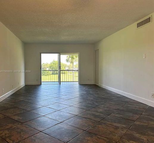 6201 N Falls Cir Drive 304, Lauderhill, FL 33319