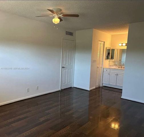 6201 N Falls Cir Drive 304, Lauderhill, FL 33319