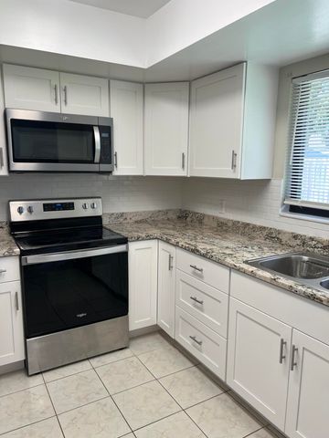 8511 NW 8th Street, Pembroke Pines, FL 33024